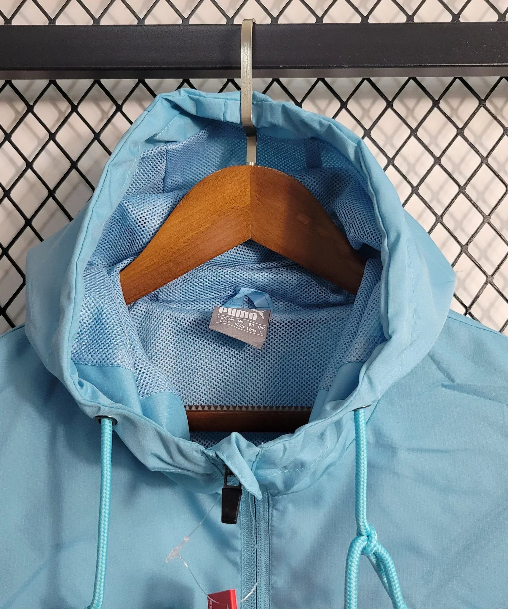 جاكيت مانشستر سيتي الواقي من الرياح لموسم 23/24 - أزرق وأبيض