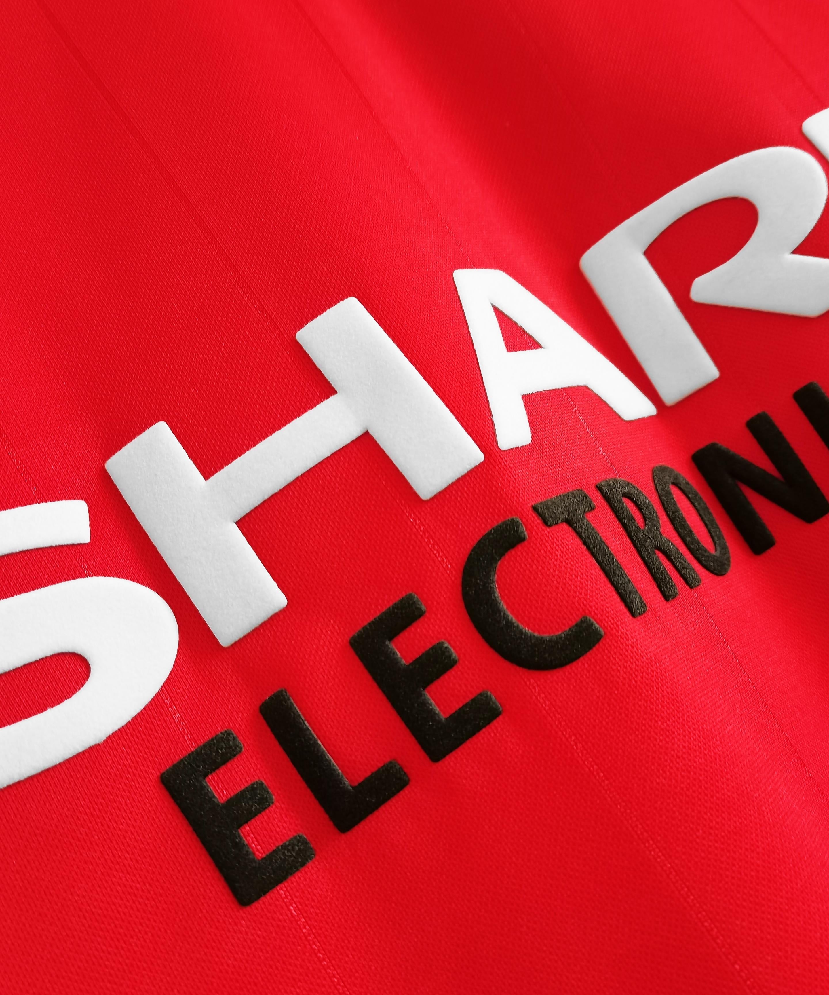 طقم مانشستر يونايتد الأساسي ذو الأكمام الطويلة لموسم 1986-1987