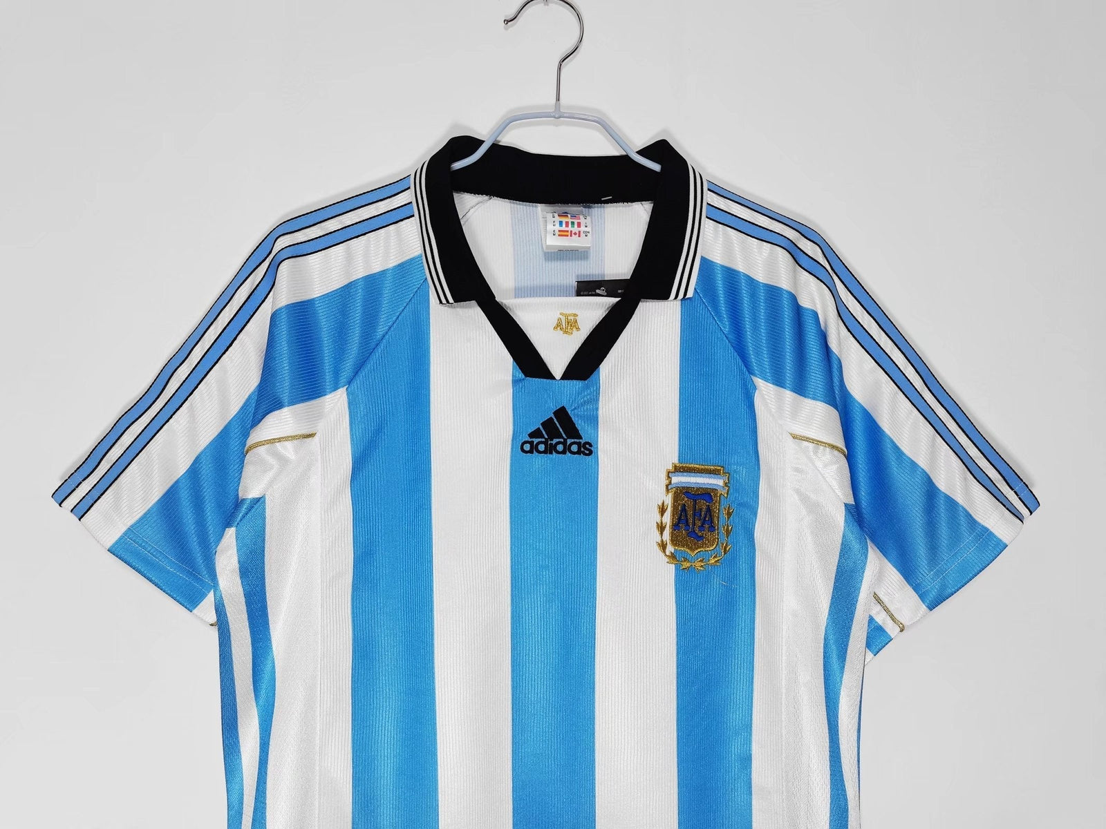 طقم منتخب الأرجنتين الأساسي لموسم 1998-1999