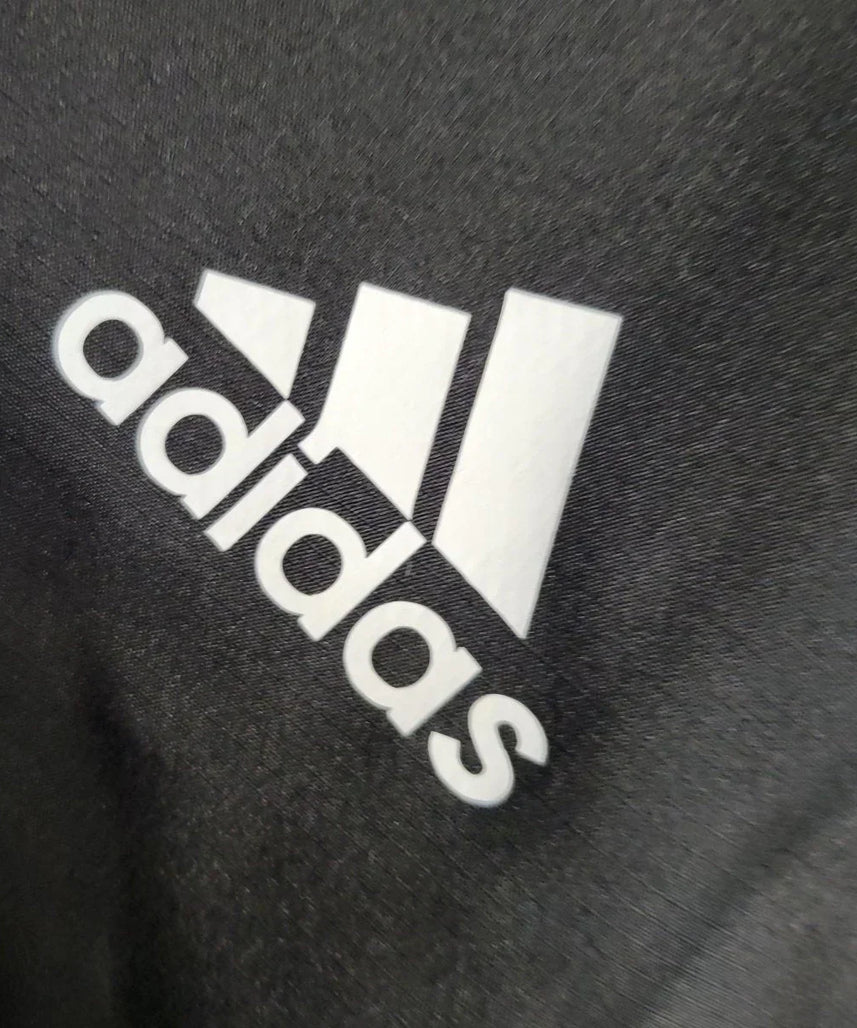 جاكيت ريال مدريد الثاني الواقي من الرياح لموسم 23/24